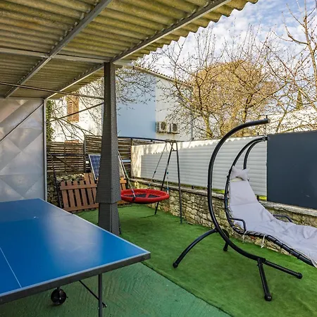 Kacana Blue - With Pool, Billiards, Darts Casa de Férias Vodnjan